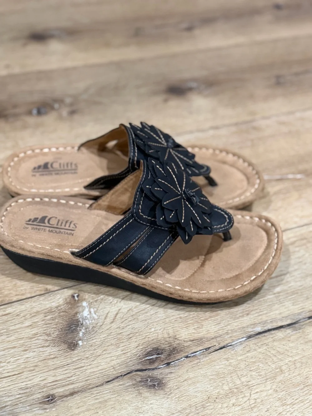 Cliffs by White Mountain Size 8.5 Flower‎ sandals women wedge thong